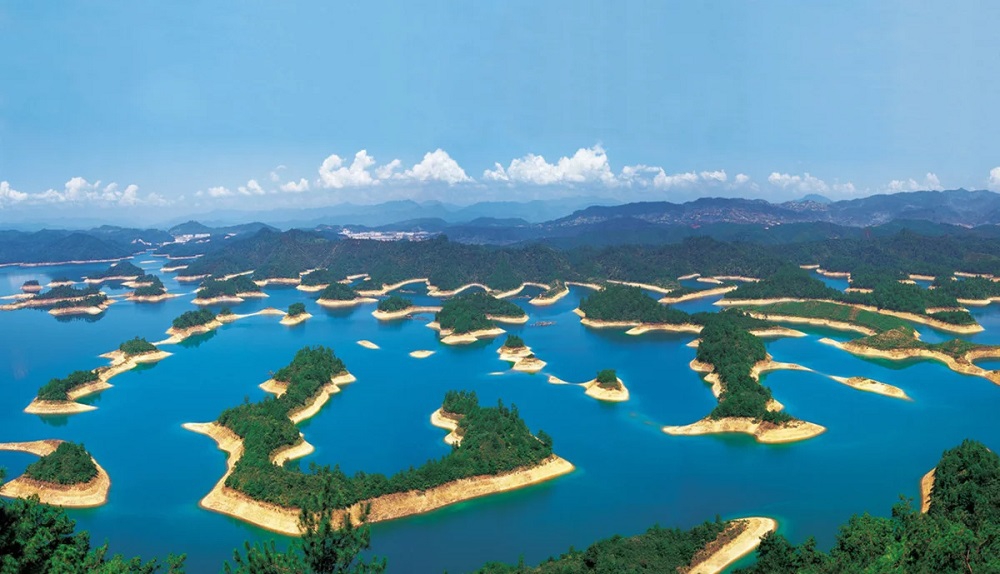 Озеро тысячи островов Цяньдаоху, Китай