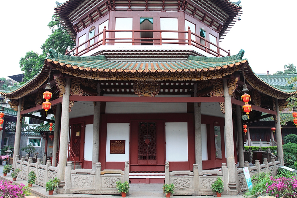 Храм Шести Баньяновых Деревьев Люжунсы в Гуанчжоу