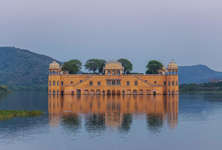 Дворц Джал-Махал в Джайпуре в Индии