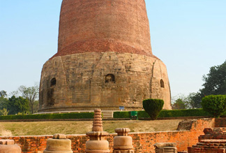 Ступа Дхамек в Сарнатхе в Индии