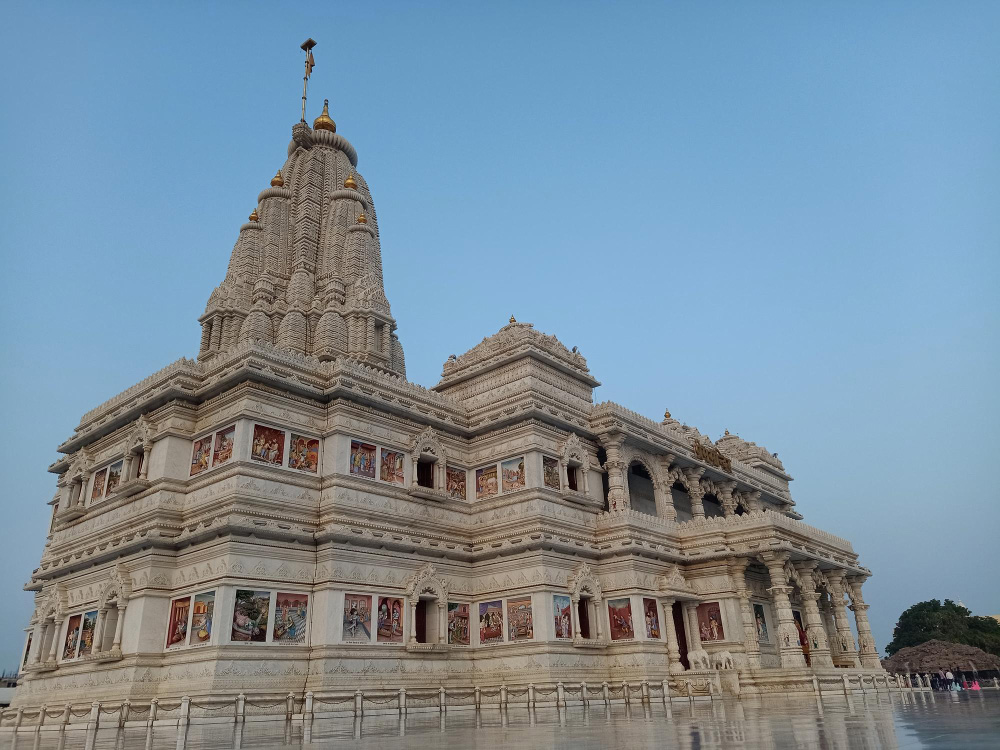 Храм Прем Мандир в Вриндаван в Индии