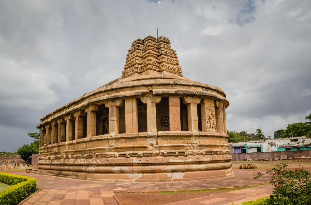 Храм в Айхоле в Индии