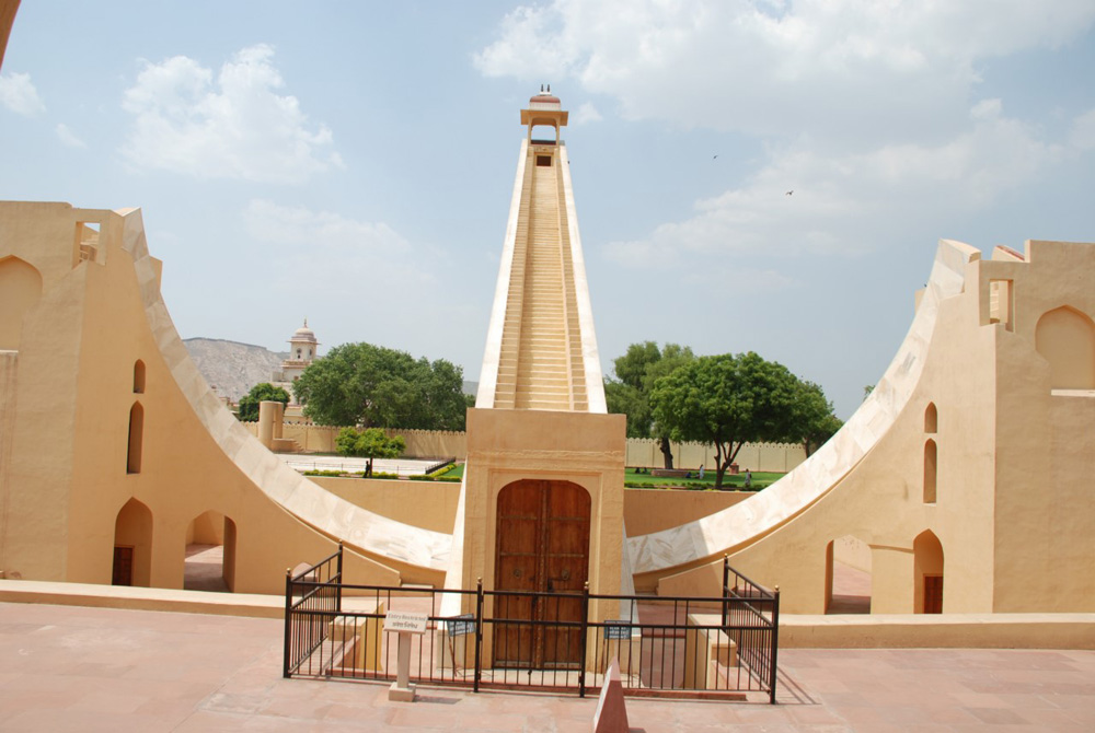 Обсерватория Джантар-Мантар в Джайпуре в Индии