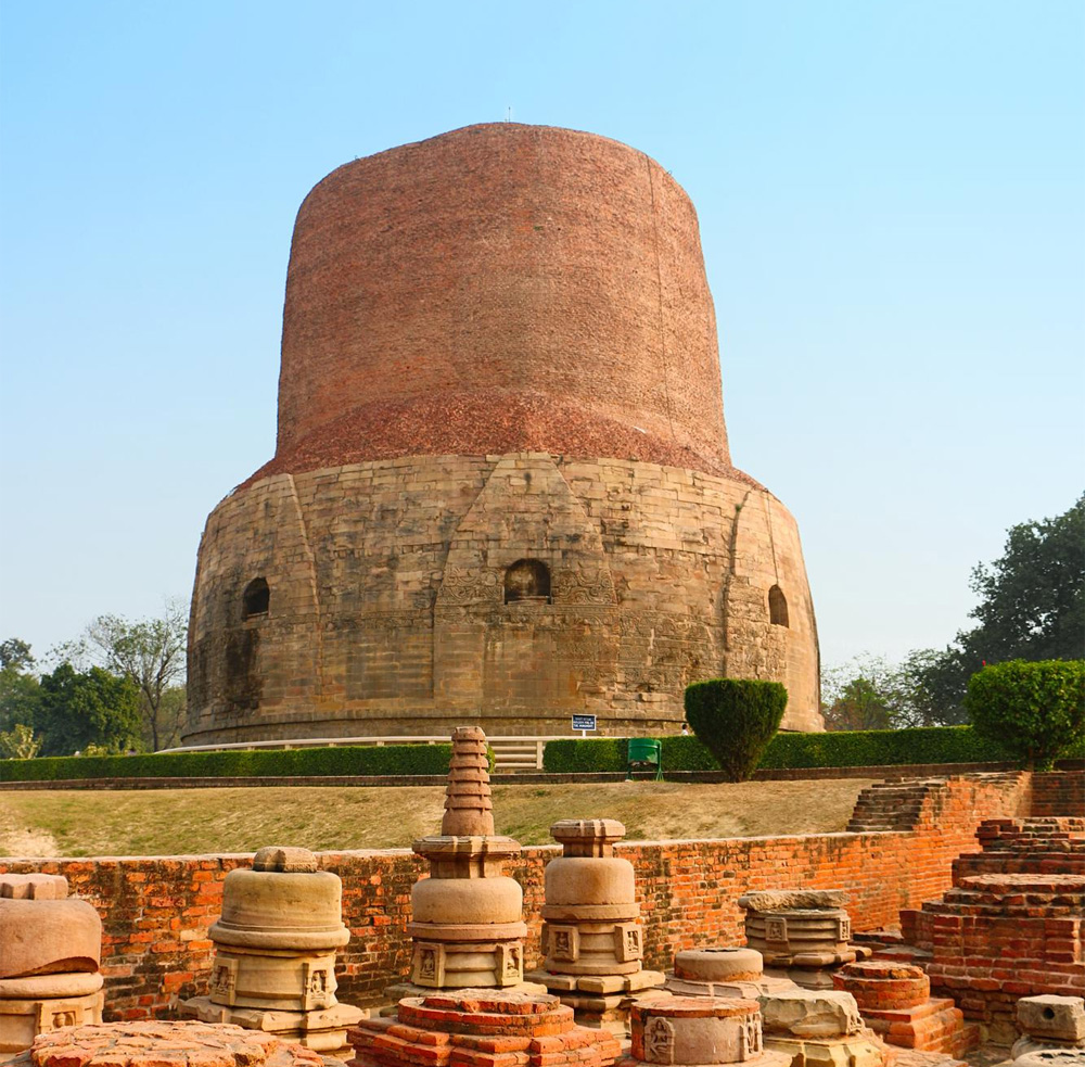 Ступа Дхамек в Сарнатхе в Индии