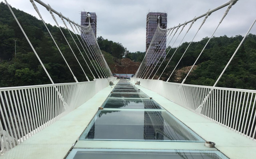 Самый длинный мост из стекла в Китае, фото 2
