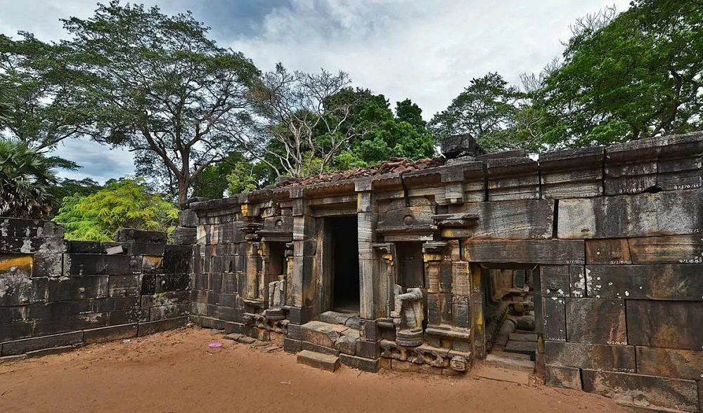 Дагобы Полоннарувы на Шри Ланке Дагобы Полоннарувы на Шри Ланке