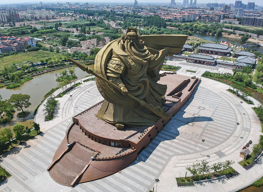 Статуя богу войны Гуань Юй Китай